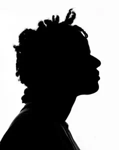 Siluet seseorang berkulit hitam