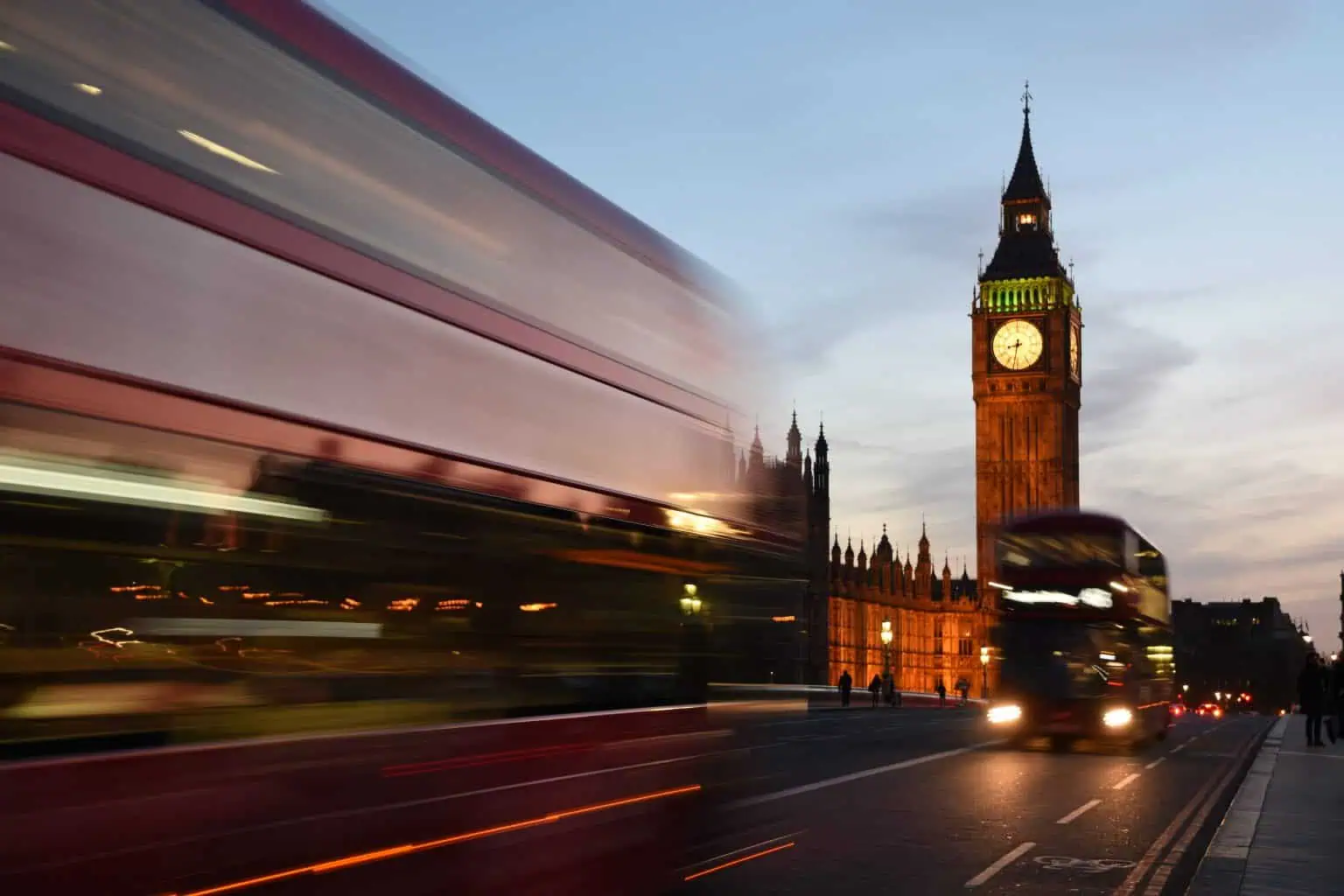 Jam Big Ben dan jalanan London
