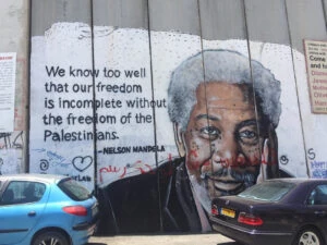 Ilustrasi tembok Nelson Mandela