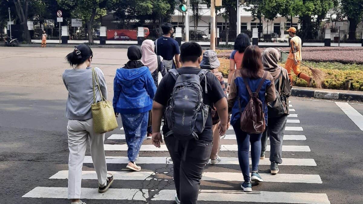 Tur Jalan Kaki: Alternatif Wisata Murah Masyarakat Kota