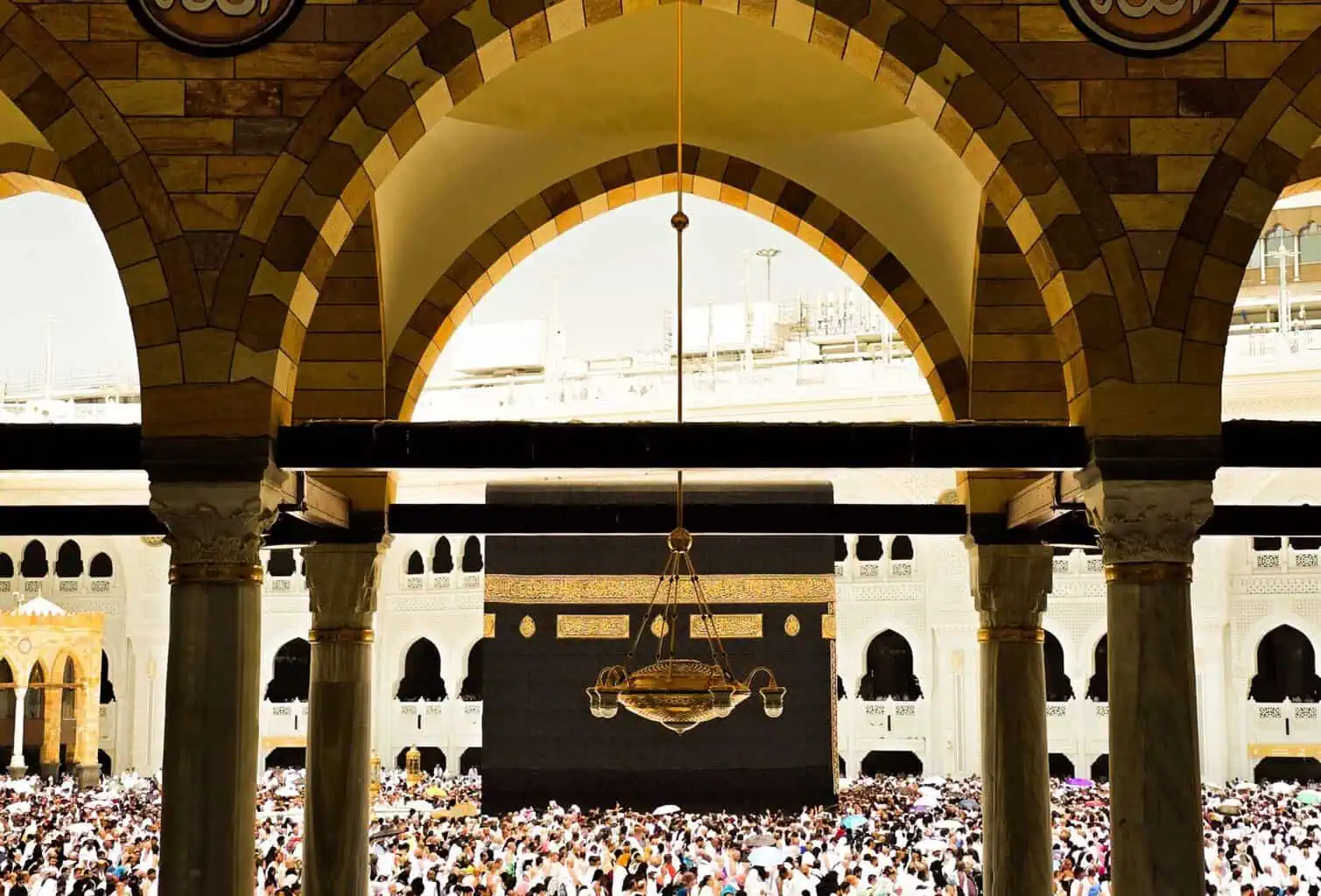 Ka'bah di tengah-tengah suapan ibadah haji.